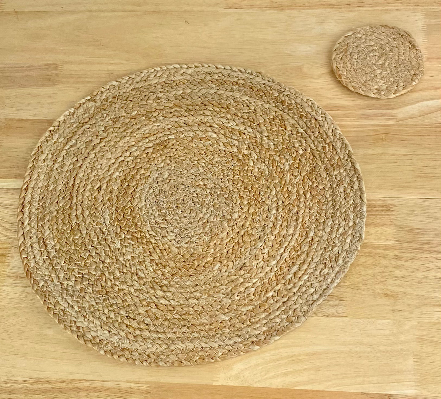 Round Jute Placemat Set in Natural